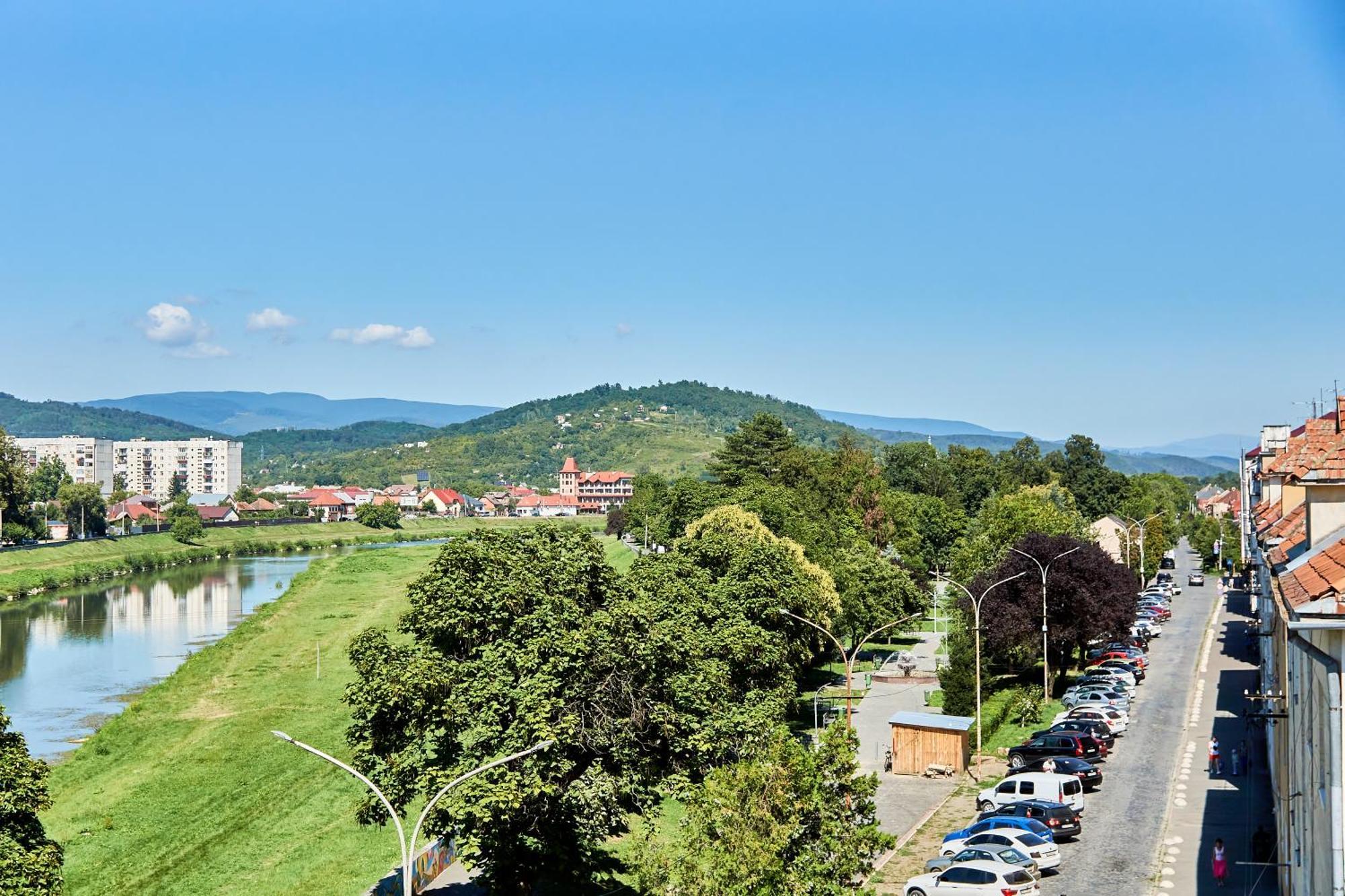 Wonderful Panoramic View Apartment Мукачево Экстерьер фото