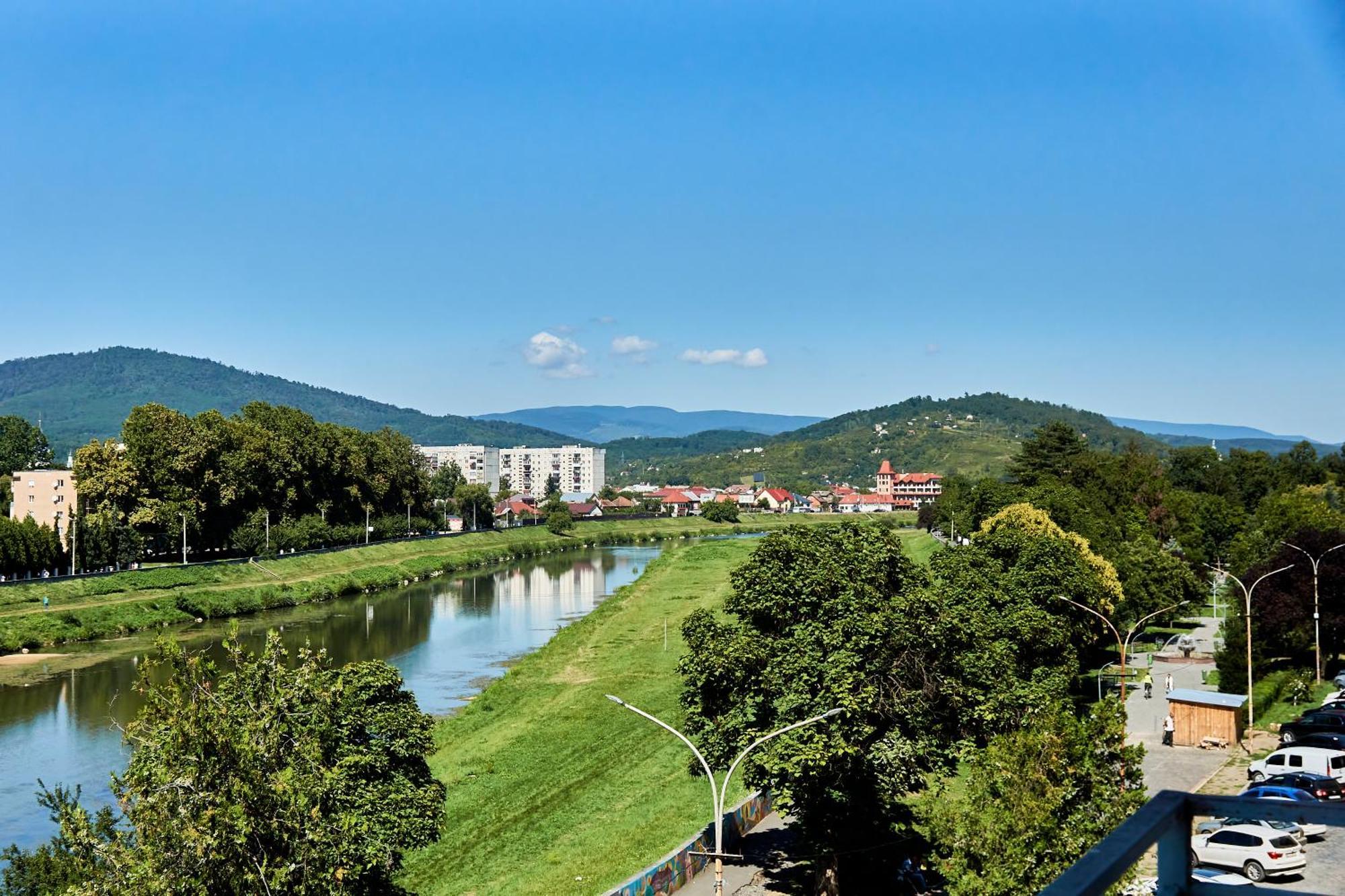 Wonderful Panoramic View Apartment Мукачево Экстерьер фото